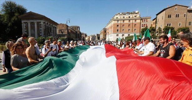 İtalya'da Kovid19 önlemleri protesto edildi