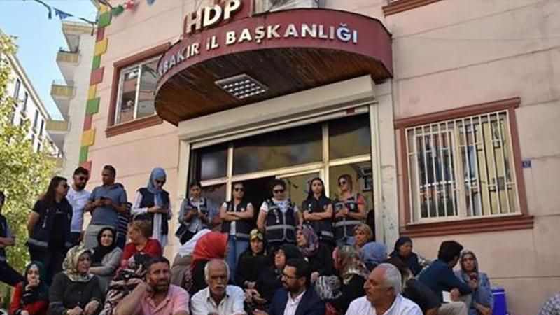 Evlat nöbetinden telaşa kapıldılar! HDP PKK birbirine girdi