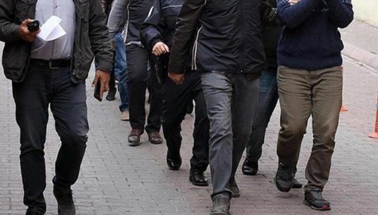 Son dakika: Şırnak'ta PKK ve FETÖ'ye yönelik operasyonlarda yakalanan 12 şüpheliden 2'si tutuklandı.