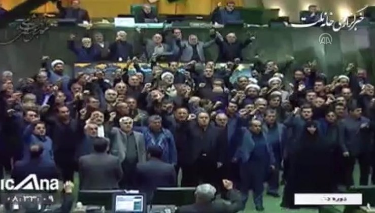 İran Meclisi’nde ‘Kahrolsun Amerika’ sloganları