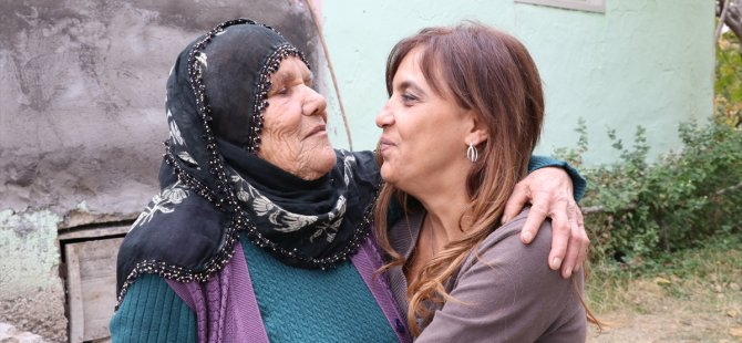 Gurbetçi kadın 51 yıl sonra annesine kavuştu