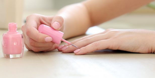 Consiéntetete con la manicura casera
