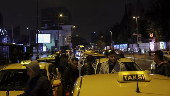 İstanbul'da taksicilerden ücret protestosu: "Taksi ulaşımı otobüs ve minibüsten ucuz"