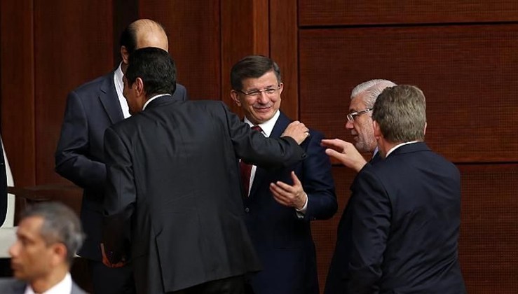 CHP'li siyasetçiden Davutoğlu'na destek kararı
