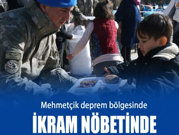 Mehmetçik deprem bölgesinde ikram nöbetinde