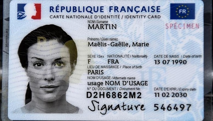 Fransa’da yeni kimliklere ‘İngilizce’ tepkisi