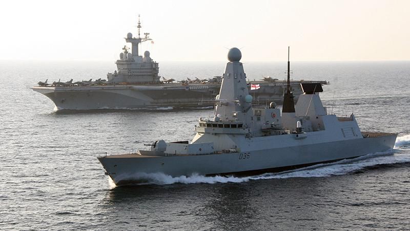 İngiliz Donanması'na ait iki gemi Hürmüz Boğazı'na gönderiliyor